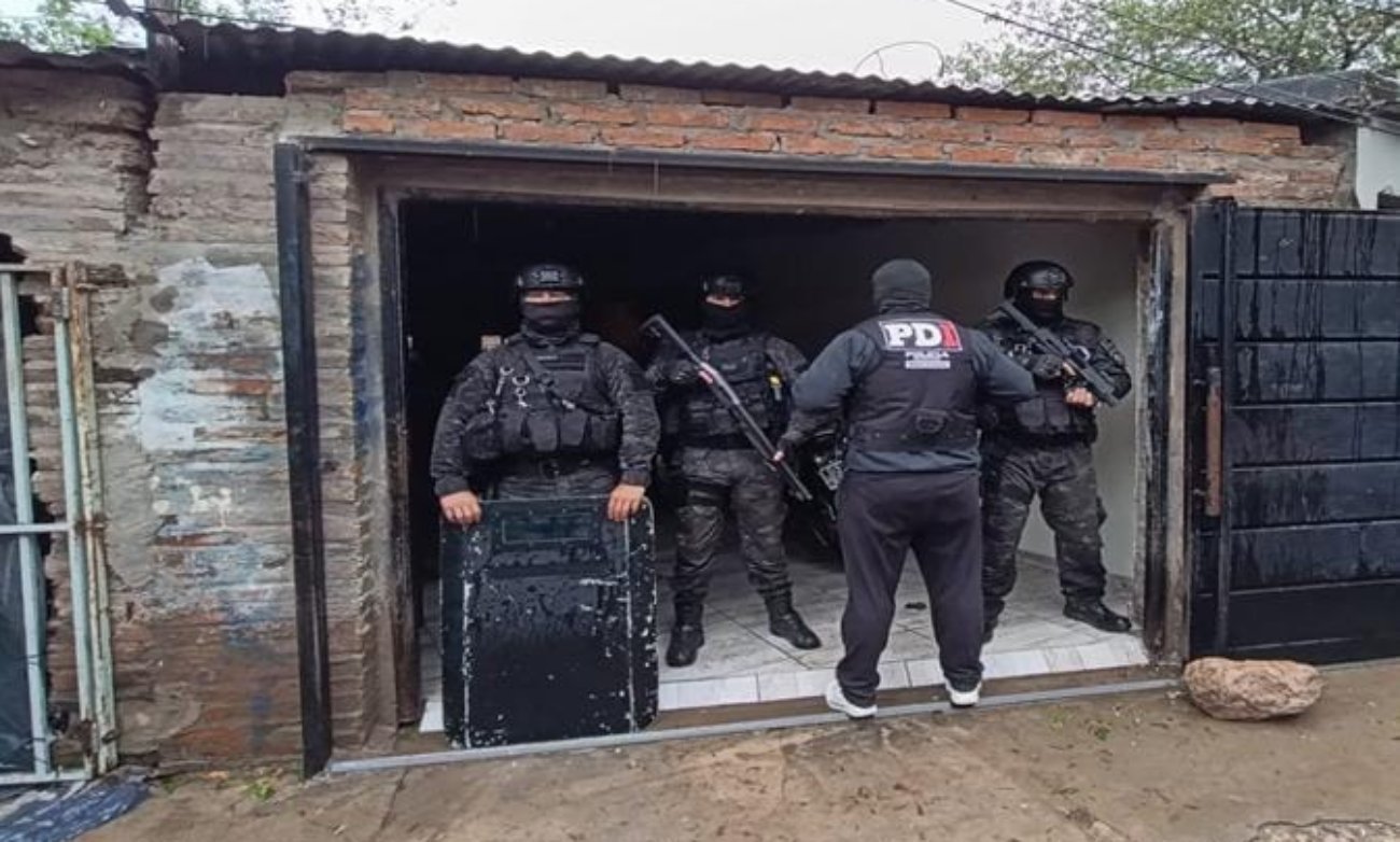 Operativos policiales en la ciudad de Santa Fe en el marco de investigaciones vinculadas con presuntos delitos relacionados con estupefacientes. Foto de archivo.