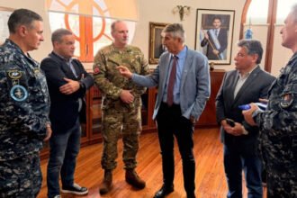 Fabián Bastia encabezó la reunión con representantes de la Armada Argentina para coordinar acciones preventivas ante posibles emergencias vinculadas al fenómeno de El Niño.