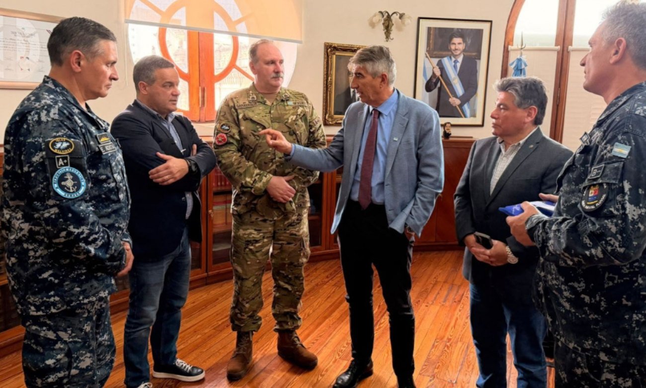 Fabián Bastia encabezó la reunión con representantes de la Armada Argentina para coordinar acciones preventivas ante posibles emergencias vinculadas al fenómeno de El Niño.