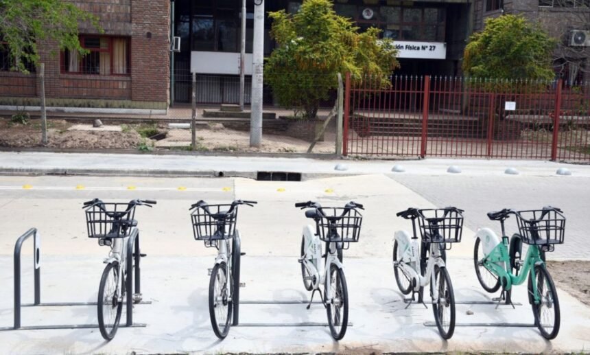 El sistema Las Bicis cuenta con estaciones distribuidas en distintos sectores de la ciudad de Santa Fe.