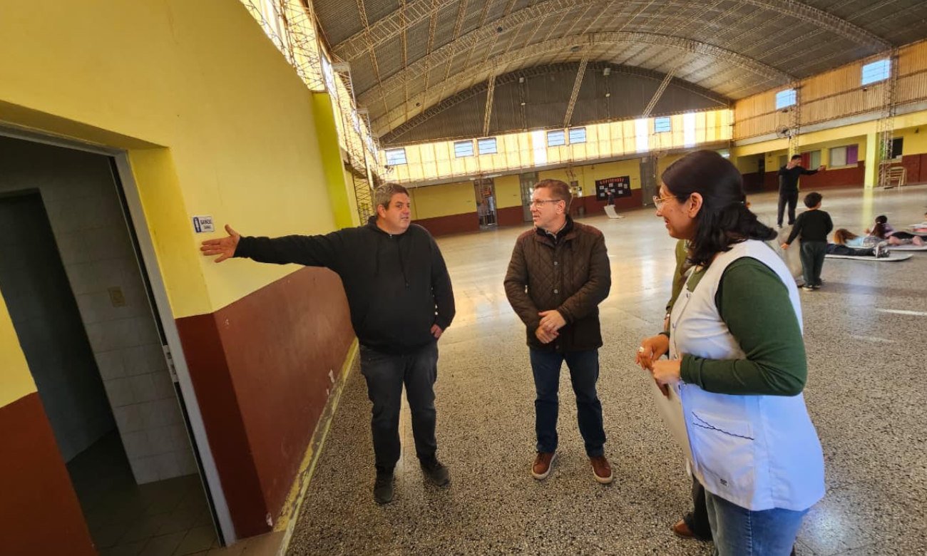 Autoridades recorrieron establecimientos educativos del departamento San Justo en el marco de la entrega de fondos destinados a obras de infraestructura.