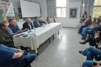 Autoridades provinciales, municipales y educativas durante una actividad institucional en San Justo.