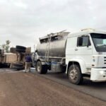 Vuelco de un camión cisterna sobre la Ruta Provincial 23, cerca de San Guillermo. Foto: Gentileza.
