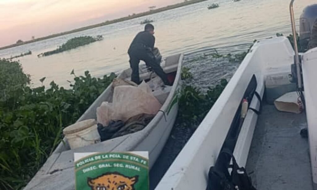Efectivos de la Dirección General de Seguridad Rural Los Pumas realizan tareas de prevención y control en zonas de islas de los ríos de la provincia de Santa Fe. Foto de archivo.