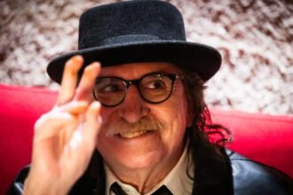 Charly García, referente histórico del rock argentino, durante una de sus apariciones públicas.