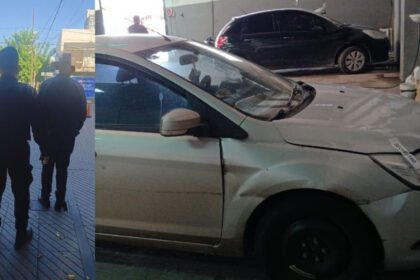 El hombre de 45 años aprehendido tras el choque en barrio Fomento 9 de Julio y el Ford Focus que conducía, que presentaba daños en la parte delantera. Foto: fuentes policiales.