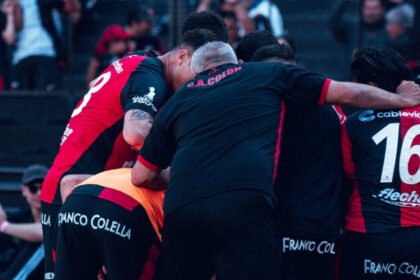 El plantel de Colón celebra un triunfo durante su participación en la Primera Nacional. Foto de archivo.