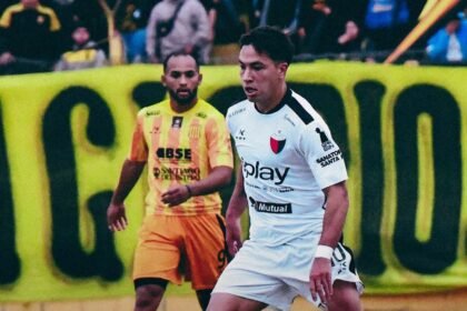 Ignacio Lago durante el encuentro entre Colón y Mitre, disputado en Santiago del Estero por la fecha 33 de la Zona A de la Primera Nacional.