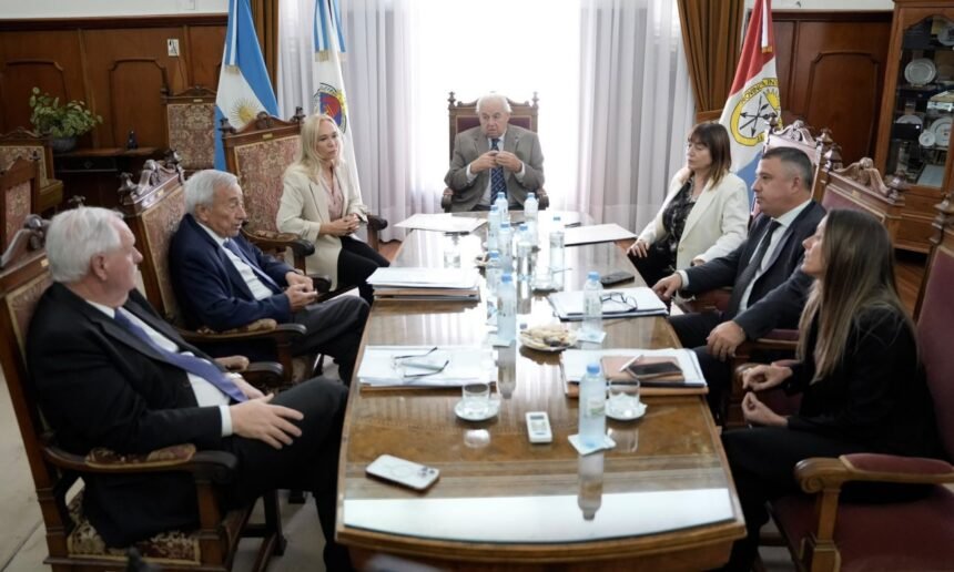 Reunión encabezada por el presidente de la Corte Suprema de Justicia de Santa Fe, Rafael Gutiérrez, en el marco del acuerdo por la distribución de espacios en el nuevo Anexo de Tribunales.