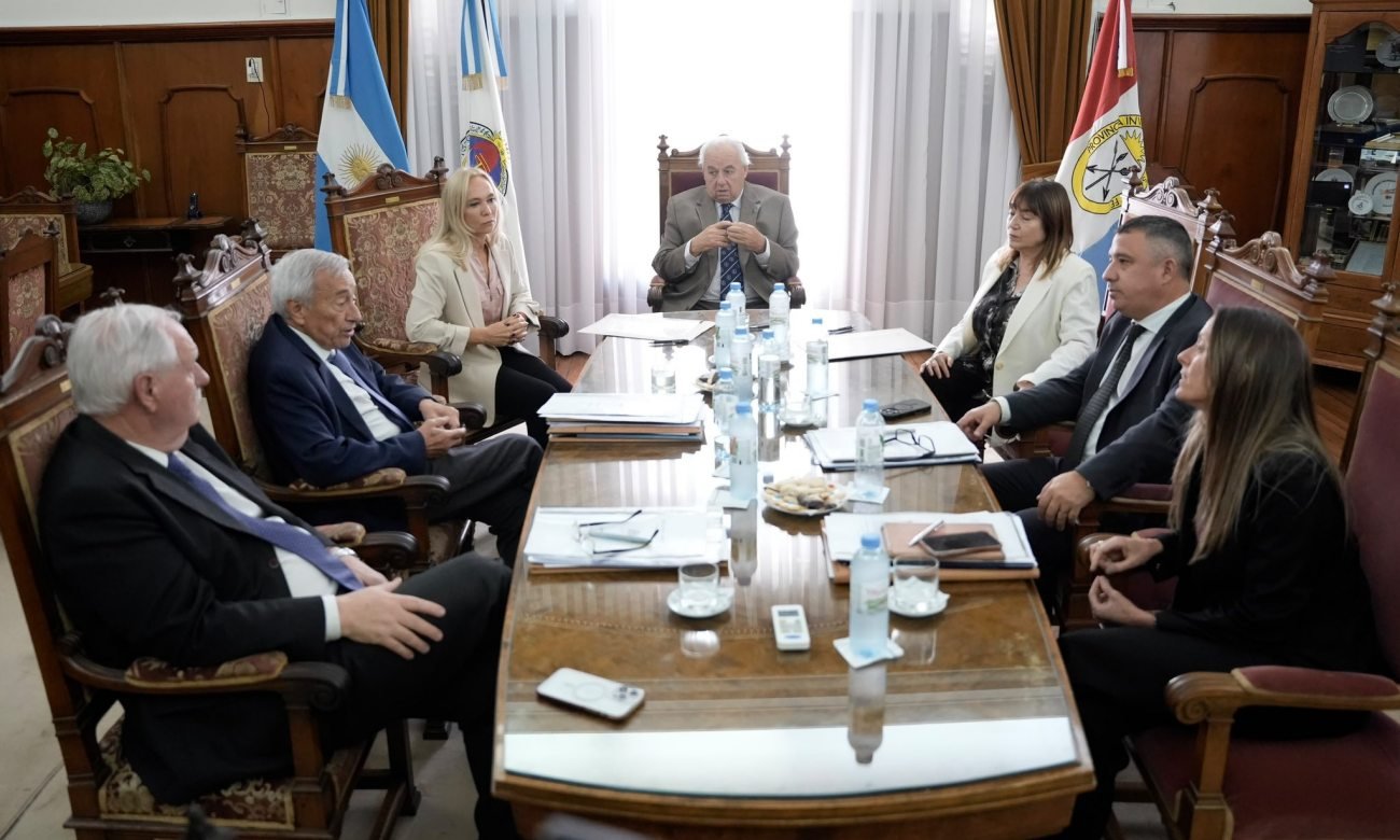 Reunión encabezada por el presidente de la Corte Suprema de Justicia de Santa Fe, Rafael Gutiérrez, en el marco del acuerdo por la distribución de espacios en el nuevo Anexo de Tribunales.