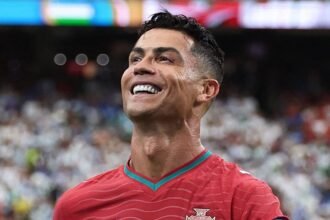 Cristiano Ronaldo durante una de sus apariciones en el fútbol profesional. El delantero portugués es una de las figuras más destacadas de su generación.