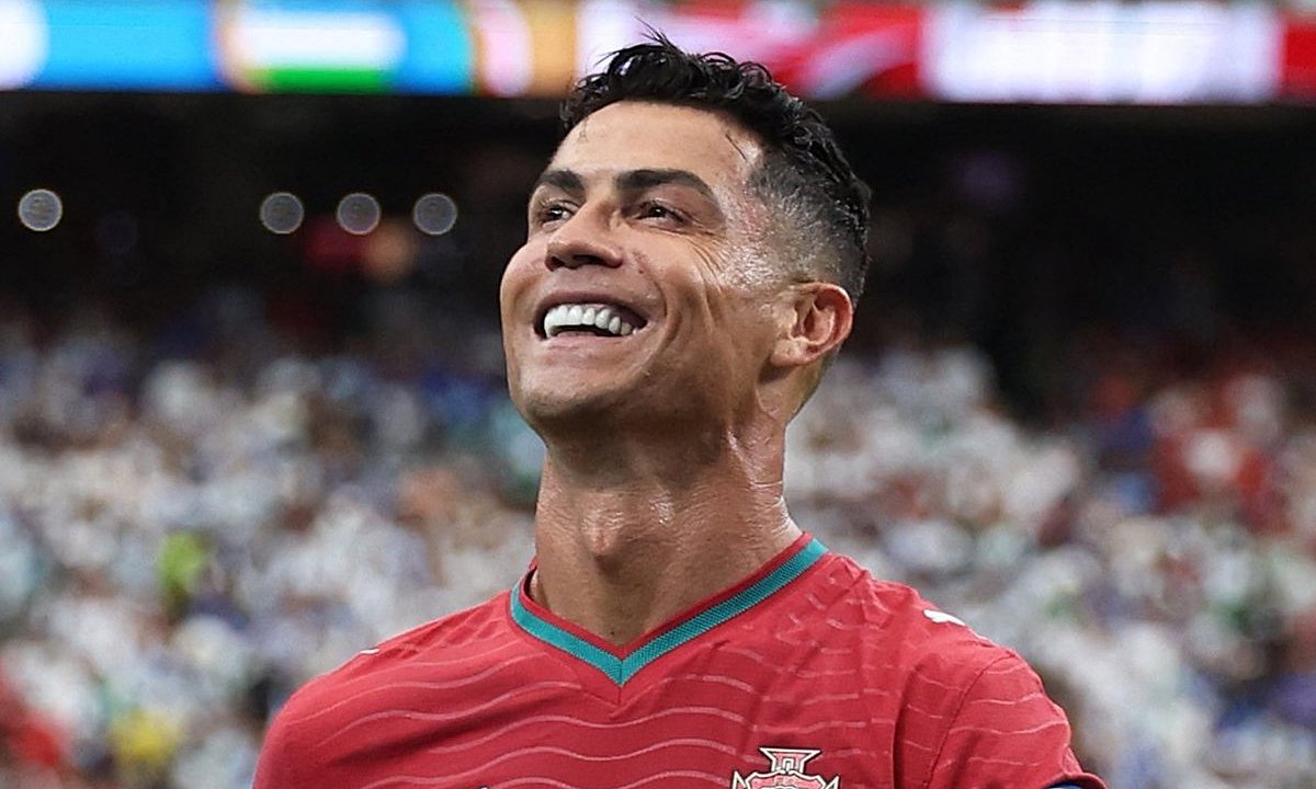 Cristiano Ronaldo durante una de sus apariciones en el fútbol profesional. El delantero portugués es una de las figuras más destacadas de su generación.