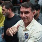 Flávio Bolsonaro, senador brasileño e hijo del expresidente Jair Bolsonaro, durante una actividad política en Brasil.