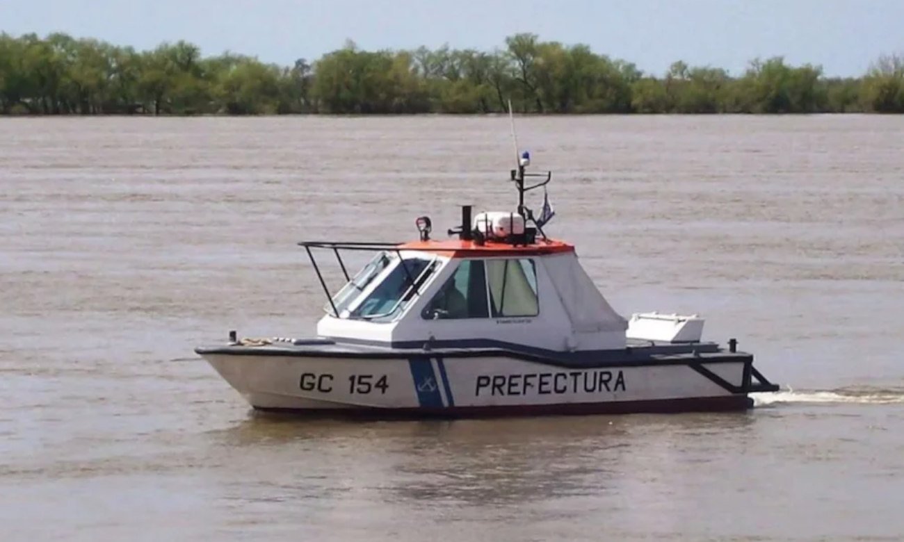 Personal de Prefectura Naval Argentina realiza tareas de vigilancia y control en aguas del río Paraná. Foto de archivo.