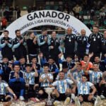 1. Argentina campeona: La selección Mayor de Argentina se consagró en la Zona Sur de la CONMEBOL Liga Evolución de Futsal 2026, disputada en el estadio Invencible Santa Fe.