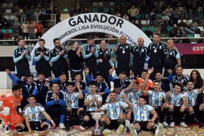 1. Argentina campeona: La selección Mayor de Argentina se consagró en la Zona Sur de la CONMEBOL Liga Evolución de Futsal 2026, disputada en el estadio Invencible Santa Fe.