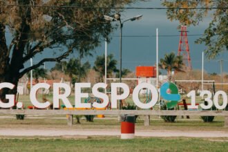 Gobernador Crespo, localidad del departamento San Justo, provincia de Santa Fe.