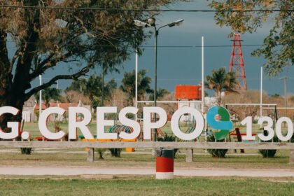 Gobernador Crespo, localidad del departamento San Justo, provincia de Santa Fe.