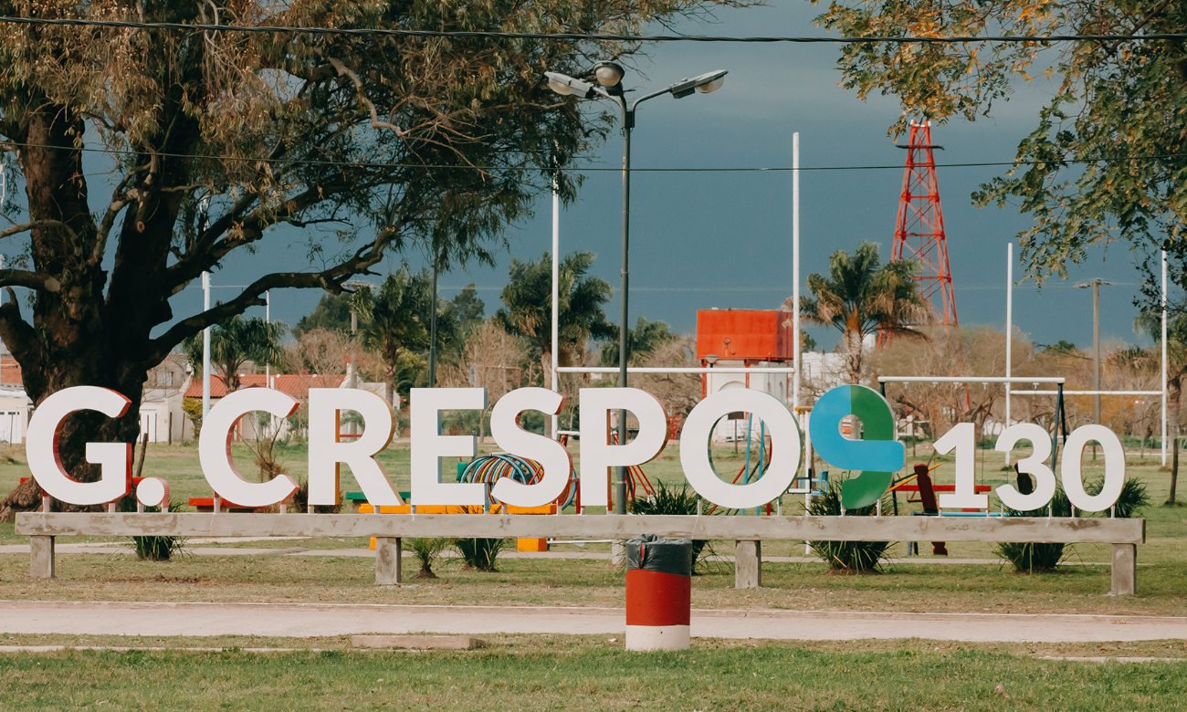 Gobernador Crespo, localidad del departamento San Justo, provincia de Santa Fe.