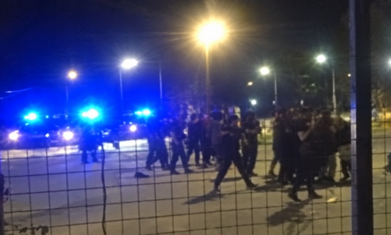 Imágenes captadas por vecinos durante el intento de usurpación de las viviendas de Villa Suramericana, en el complejo habitacional Esmeralda Este 2 de la ciudad de Santa Fe.