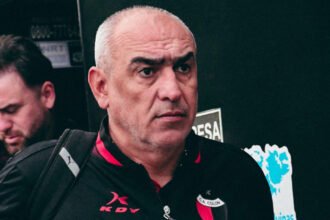 Iván Delfino, entrenador de Colón, durante una etapa al frente del plantel profesional del Sabalero. Foto de archivo.