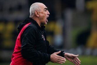 Iván Delfino, director técnico de Colón de Santa Fe, durante una etapa al frente del plantel sabalero.