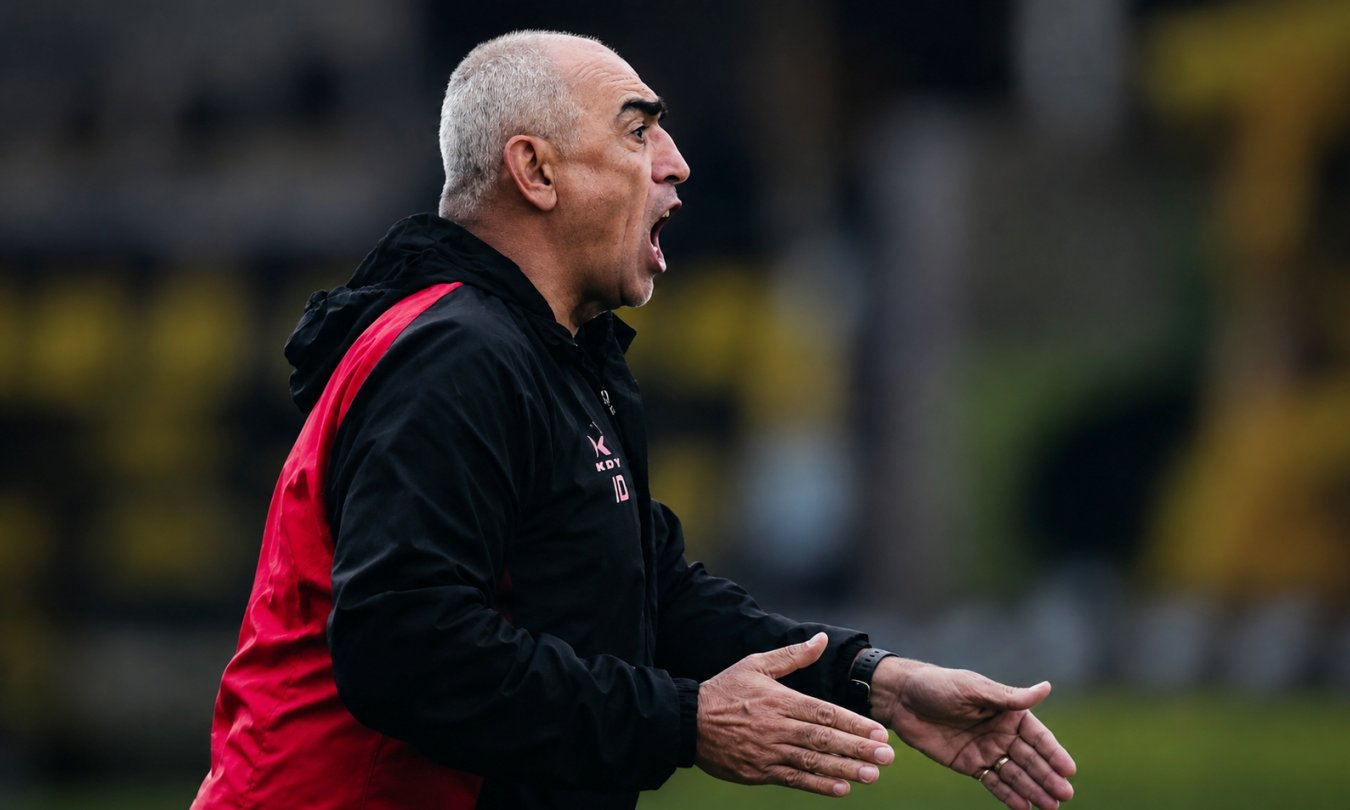 Iván Delfino, director técnico de Colón de Santa Fe, durante una etapa al frente del plantel sabalero.