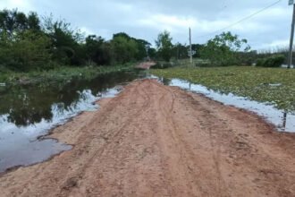 Calle anegada en Las Toscas por el avance del agua durante la creciente. Foto: gentileza.