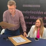 Autoridades durante la apertura de sobres de la licitación para obras de infraestructura eléctrica en el departamento San Justo. Foto: gentileza.