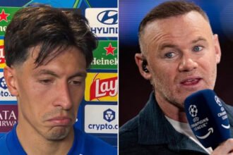 Lisandro Martínez y Wayne Rooney, protagonistas del cruce de declaraciones en torno a la actualidad del Manchester United. Foto de archivo.