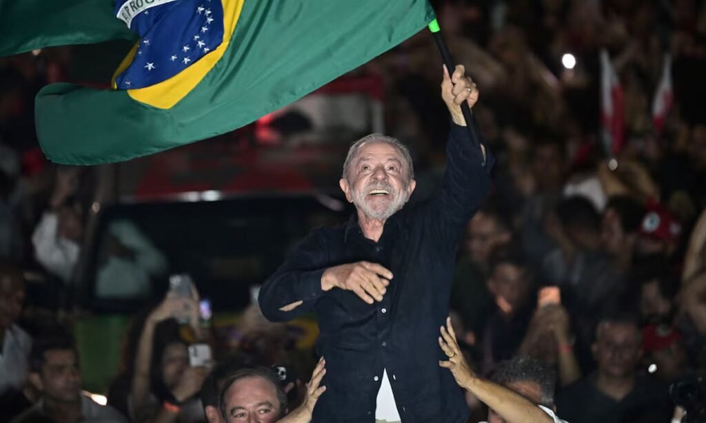 Luiz Inácio Lula da Silva junto a simpatizantes durante un encuentro con el pueblo brasileño. Foto de archivo.