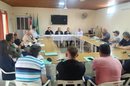 1. Representantes de municipios, cooperativas y mutuales participaron del encuentro realizado en Marcelino de Escalada. Foto: gentileza.