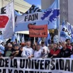 Foto: Gentileza. Marcha universitaria en Santa Fe por el financiamiento de la educación pública.