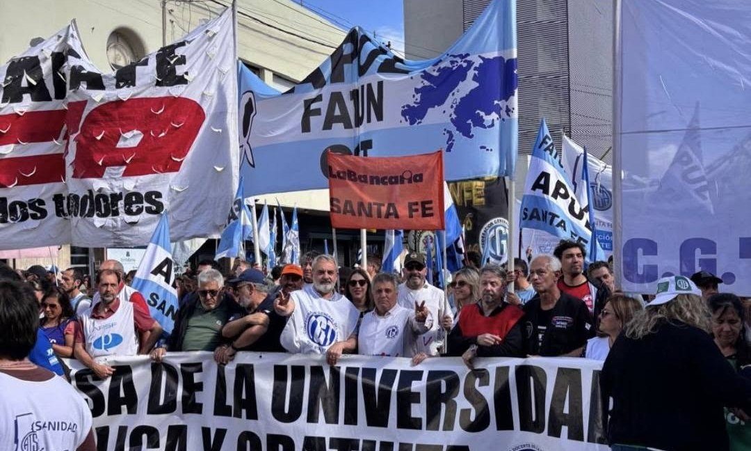 Foto: Gentileza. Marcha universitaria en Santa Fe por el financiamiento de la educación pública.