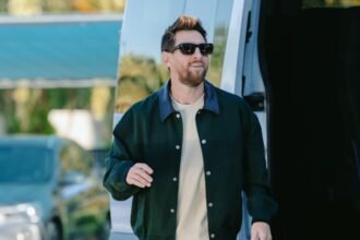 Lionel Messi, capitán de la Selección Argentina, durante su llegada al predio de la AFA.