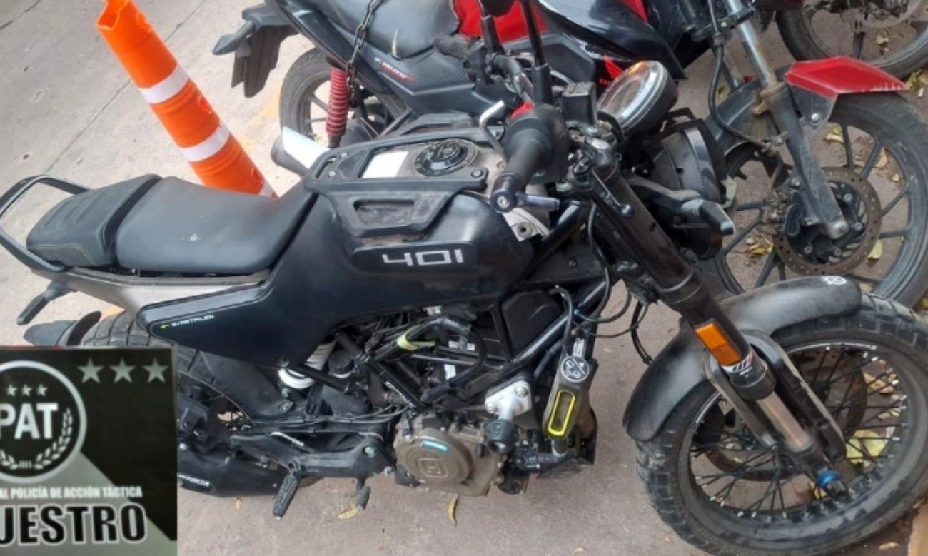 Foto: Fuentes policiales. La motocicleta robada al fiscal Foto: Fuentes policiales. La motocicleta robada al fiscal Ezequiel Hernández fue recuperada durante un operativo en barrio Guadalupe, en la ciudad de Santa Fe.