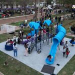 El nuevo Paseo de la Laguna se encuentra junto al monte ferroviario de eucaliptos y la laguna de Hersilia. El espacio fue puesto en valor para actividades recreativas y físicas.