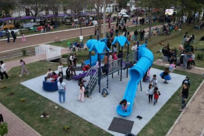 El nuevo Paseo de la Laguna se encuentra junto al monte ferroviario de eucaliptos y la laguna de Hersilia. El espacio fue puesto en valor para actividades recreativas y físicas.