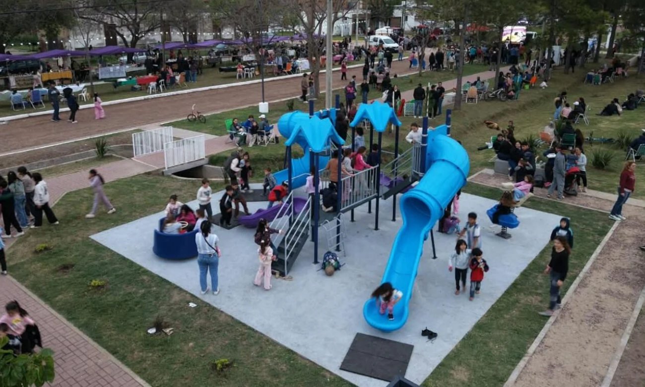 El nuevo Paseo de la Laguna se encuentra junto al monte ferroviario de eucaliptos y la laguna de Hersilia. El espacio fue puesto en valor para actividades recreativas y físicas.
