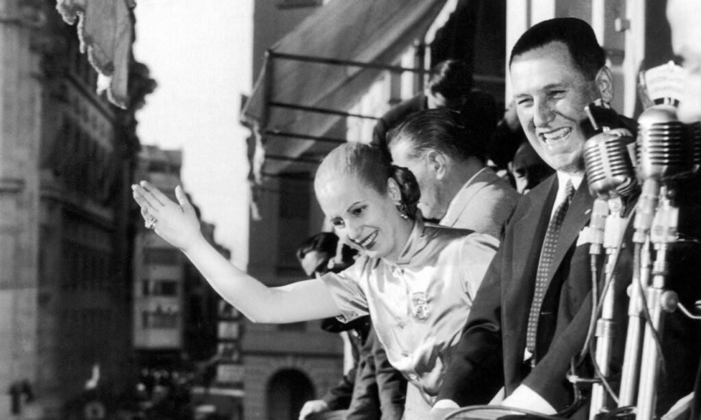 Juan Domingo Perón y Eva Duarte, dos figuras centrales de la historia del peronismo. El 17 de octubre de 1945 quedó marcado por la movilización popular que reclamó la liberación de Perón y se convirtió en una fecha fundacional del movimiento justicialista.
