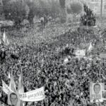 La concentración del 17 de octubre de 1945 fue un punto de inflexión en la historia política argentina. La presión popular llevó al Gobierno a negociar la liberación de Perón, quien esa noche se dirigió a la multitud desde el balcón de la Casa de Gobierno.
