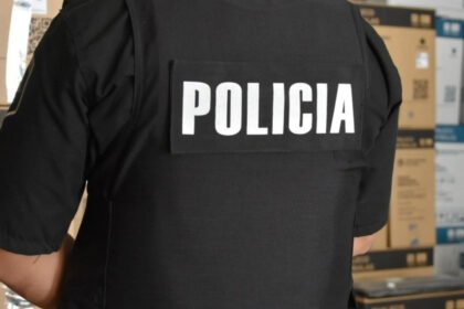 Un agente de la Policía de Santa Fe durante tareas de prevención y seguridad. Foto de archivo.