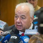 Rafael Gutiérrez durante una conferencia de prensa, en su etapa como ministro de la Corte Suprema de Justicia de Santa Fe. Foto de archivo.