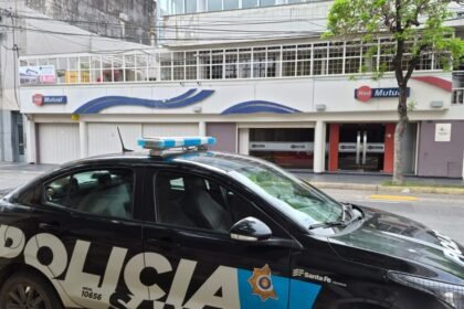 La sede de la Red Mutual, ubicada en calle Urquiza al 3026, en barrio Constituyentes de Santa Fe, donde se investiga el robo de una suma cercana a los $60 millones. Foto: Gentileza.