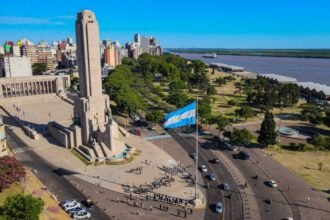Rosario combina atractivos históricos, espacios culturales y propuestas recreativas que convocan a visitantes durante todo el año.