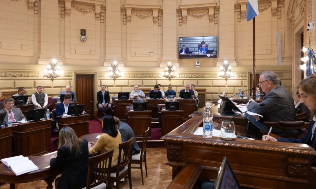 Sesión de la Cámara de Senadores de la provincia de Santa Fe, presidida por Felipe Michlig, durante el tratamiento de proyectos e iniciativas de interés para la provincia.