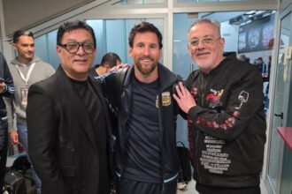 Sergio Torres y Darío Zanco junto a Lionel Messi durante la despedida del capitán de la Selección Argentina en el estadio Monumental.