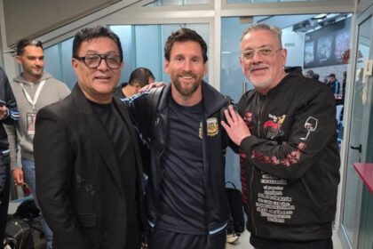 Sergio Torres y Darío Zanco junto a Lionel Messi durante la despedida del capitán de la Selección Argentina en el estadio Monumental.