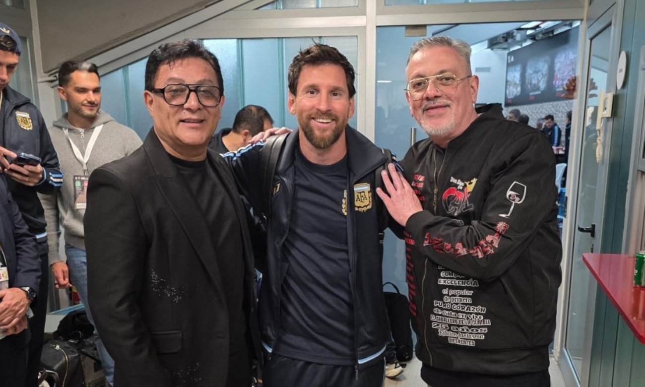 Sergio Torres y Darío Zanco junto a Lionel Messi durante la despedida del capitán de la Selección Argentina en el estadio Monumental.