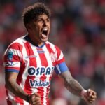 Cristian Tarragona celebra su gol para Unión ante Estudiantes de La Plata.